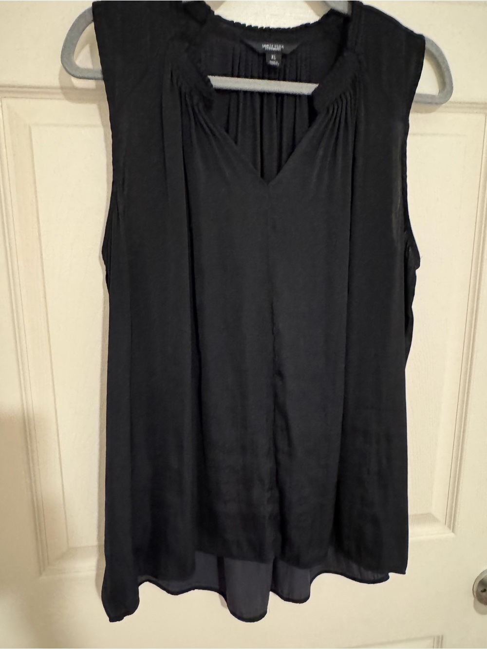 Vera Wang Black Sleeveless V-Neck Blouse